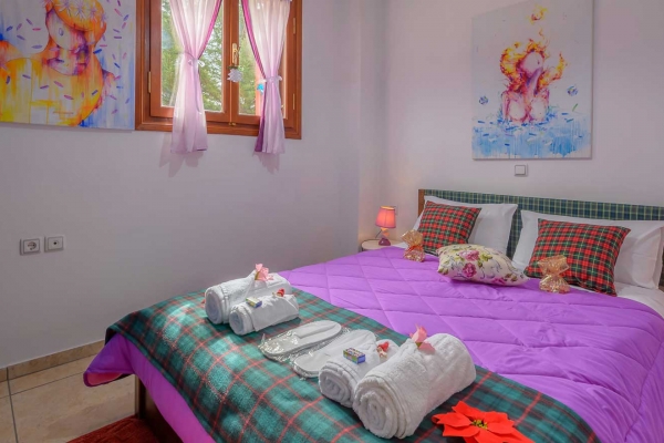 bedroom26F001297-9FDA-159C-274C-CB37E0BAE09E.jpg