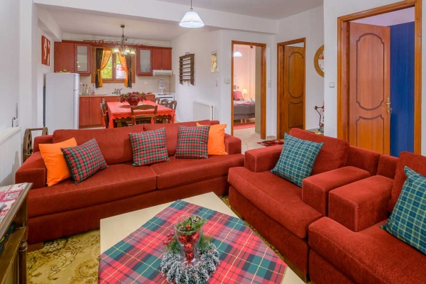 livingroom1F2893E5-31FE-F6F3-3769-F3A84D9E7CFC.jpg